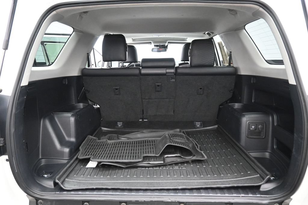Used 2021 Toyota 4Runner Venture w/ Moonroof Package AWD/4WD image 32