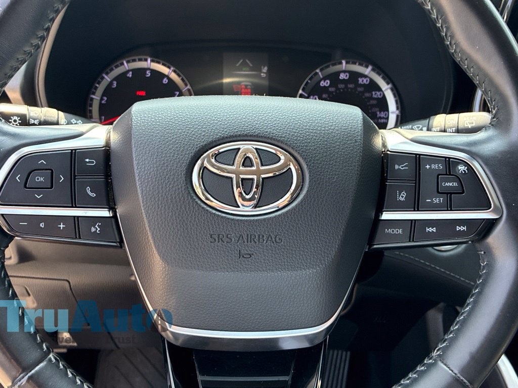 Used 2021 Toyota Highlander LE FWD image 27