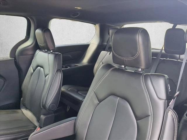 New 2026 Chrysler Pacifica Select w/ S Appearance Package FWD image 15