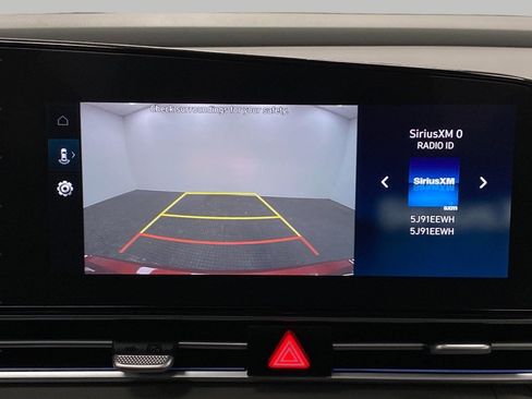 Certified 2025 Hyundai Elantra SEL image 24