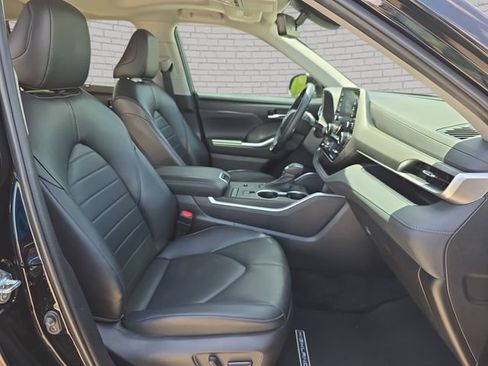 Used 2022 Toyota Highlander XLE FWD image 10