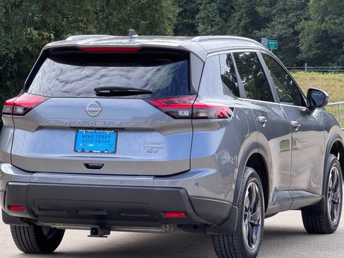 Used 2024 Nissan Rogue SV w/ SV Premium Package FWD image 15