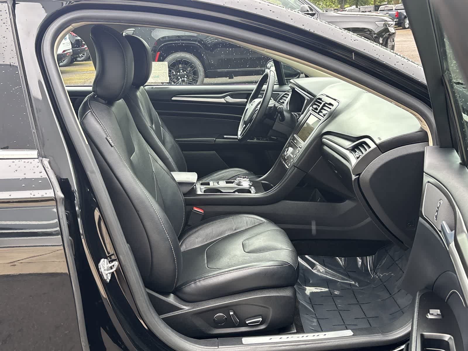 Used 2017 Ford Fusion Titanium FWD image 9