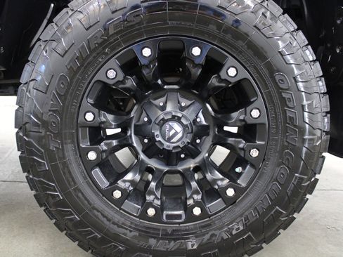 Used 2016 Toyota Tacoma TRD Sport w/ Premium & Technology Package image 9