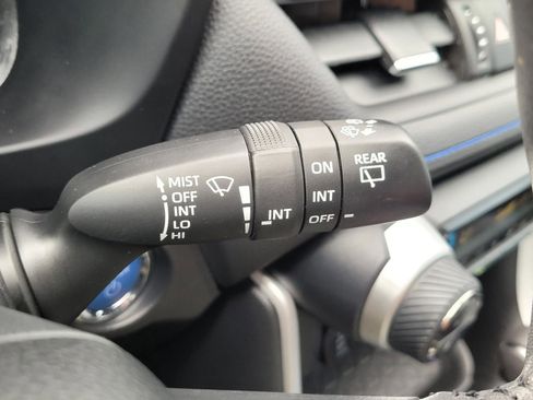 Used 2022 Toyota RAV4 XSE AWD/4WD image 36