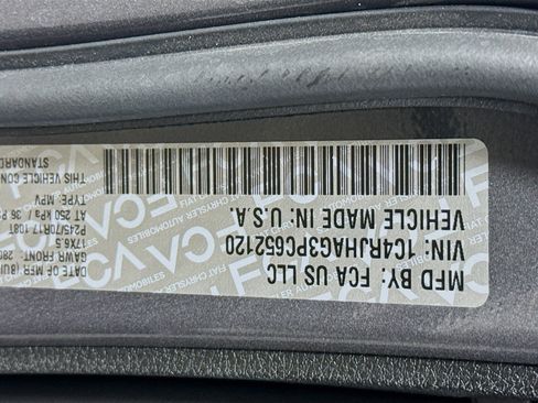 Used 2023 Jeep Grand Cherokee Laredo image 36