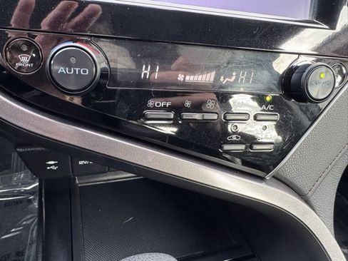 Certified 2018 Toyota Camry LE image 11