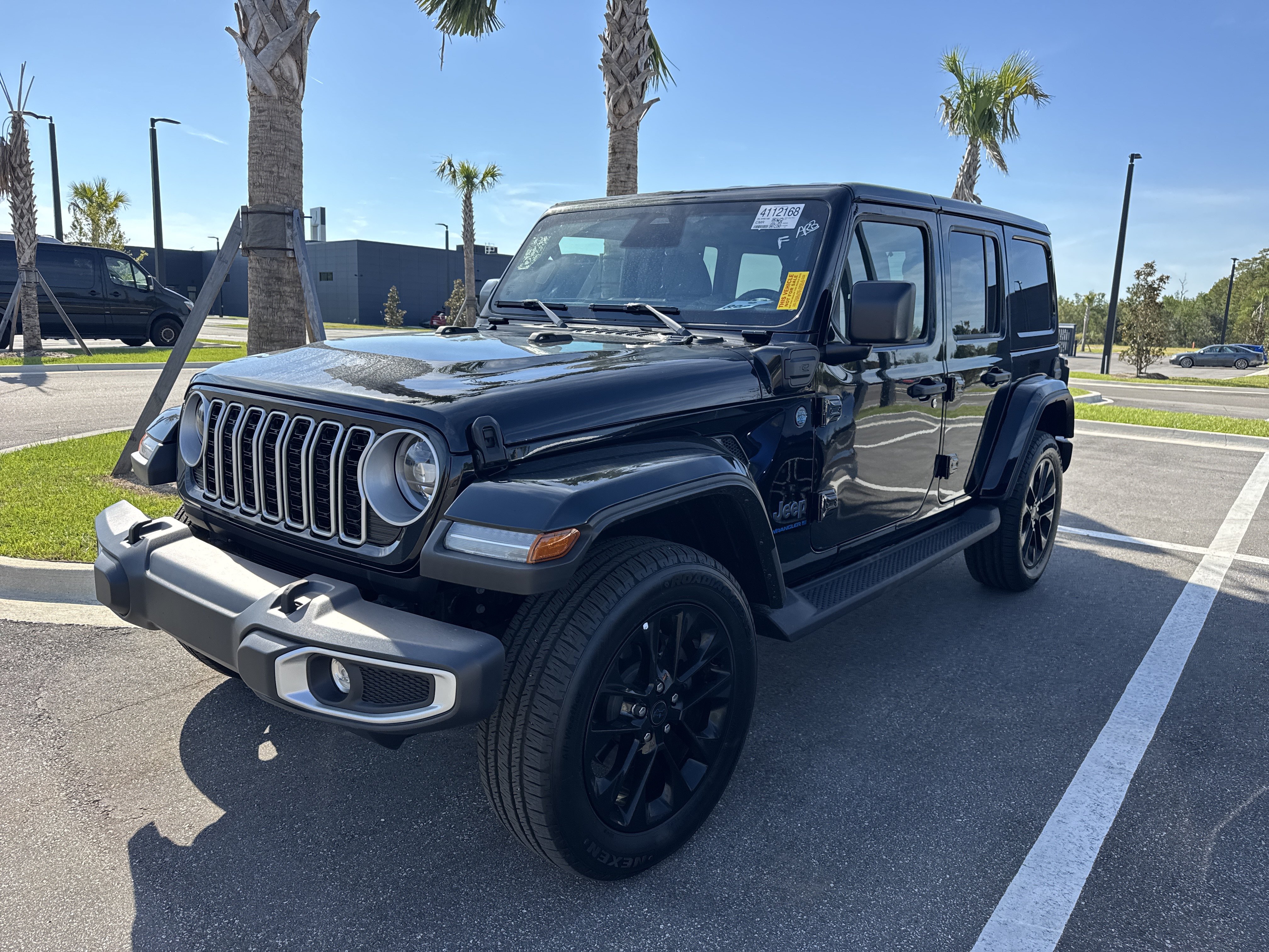 Used 2025 Jeep Wrangler Unlimited Sahara AWD/4WD image 4