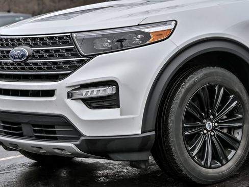 Used 2023 Ford Explorer XLT w/ Equipment Group 202A image 2