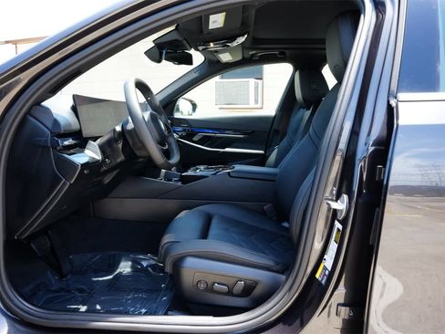 Used 2024 BMW i5 eDrive40i image 17