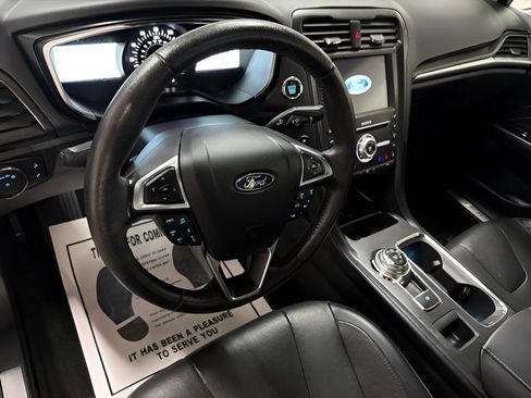 Used 2020 Ford Fusion Titanium AWD/4WD image 18