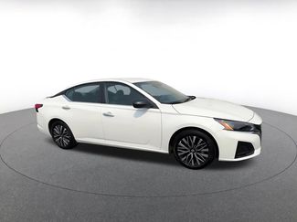 Used 2025 Nissan Altima 2.5 SV FWD video 2