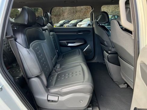 Used 2024 Kia EV9 Wind image 12