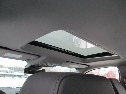 New 2026 GMC Sierra 1500 SLT w/ SLT Convenience Package image 16