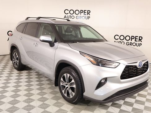 Used 2023 Toyota Highlander XLE FWD image 1