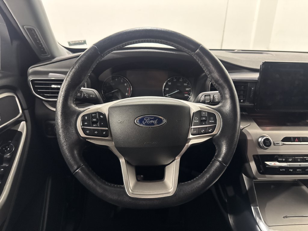 Used 2022 Ford Explorer XLT AWD/4WD image 5
