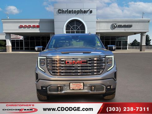 Used 2023 GMC Sierra 1500 Denali w/ Technology Package AWD/4WD image 7