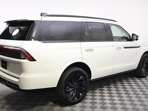 New 2027 Lincoln Navigator Reserve w/ Jet Appearance Package AWD/4WD image 7