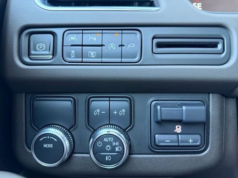 Certified 2022 GMC Yukon SLT w/ SLT Premium Package image 5