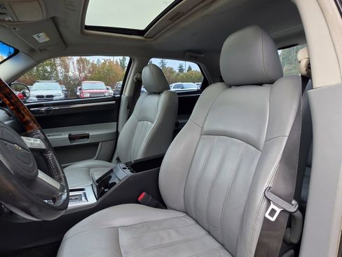 Used 2006 Chrysler 300 C w/ Protection Group II image 13