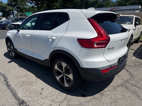 Used 2024 Volvo XC40 B5 Core AWD/4WD image 2