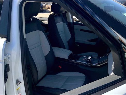 Used 2025 Land Rover Range Rover Evoque Dynamic SE image 8