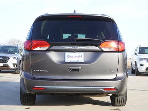 Used 2020 Chrysler Pacifica Limited w/ Tire & Wheel Group image 8