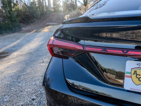 Used 2020 Toyota Avalon Touring image 10
