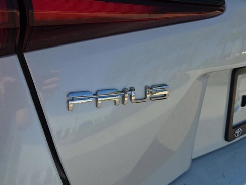 Used 2022 Toyota Prius Limited w/ Premium Convenience Package image 12