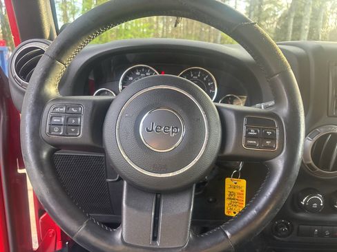 Used 2012 Jeep Wrangler Unlimited Sport image 13