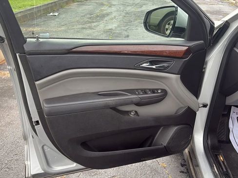 Used 2011 Cadillac SRX Luxury image 9