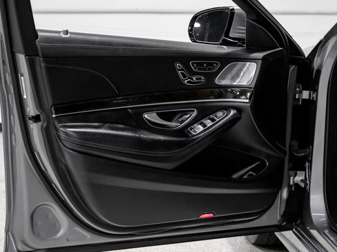 Used 2015 Mercedes-Benz S 550 Sedan w/ Sport Package w/ Sport Package image 48