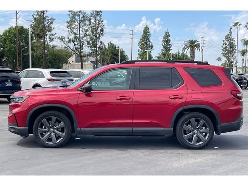 Used 2025 Honda Pilot Sport image 2