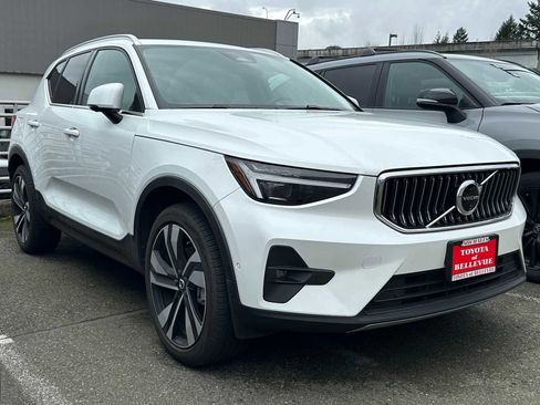 Used 2024 Volvo XC40 B5 Ultimate w/ Protection Package Premier image 6