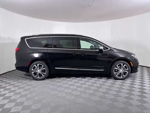 New 2026 Chrysler Pacifica Pinnacle image 3