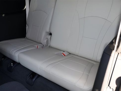 Used 2020 Buick Enclave Essence image 15