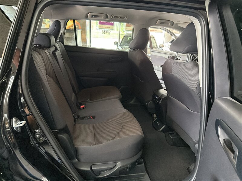 Used 2025 Toyota Highlander LE FWD image 21