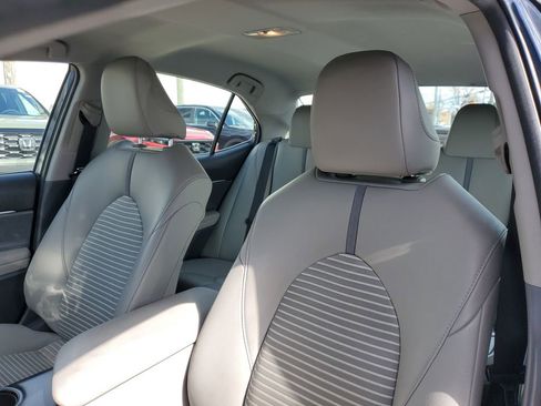 Used 2019 Toyota Camry SE image 10