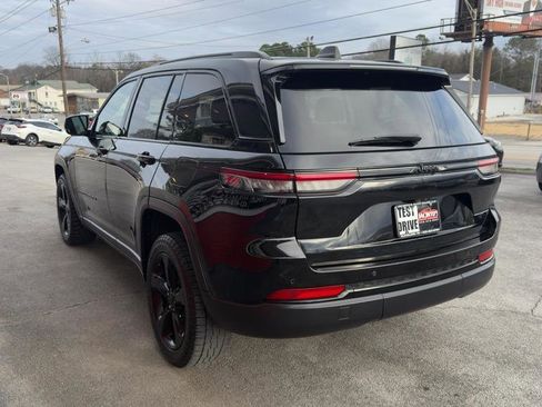 Used 2023 Jeep Grand Cherokee Altitude image 3