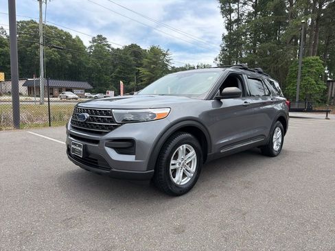 Used 2021 Ford Explorer XLT AWD/4WD image 2