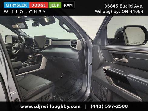 Used 2025 Toyota Tundra Limited AWD/4WD image 40