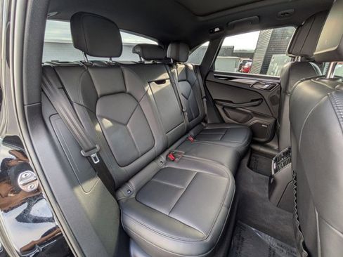 Certified 2025 Porsche Macan image 24