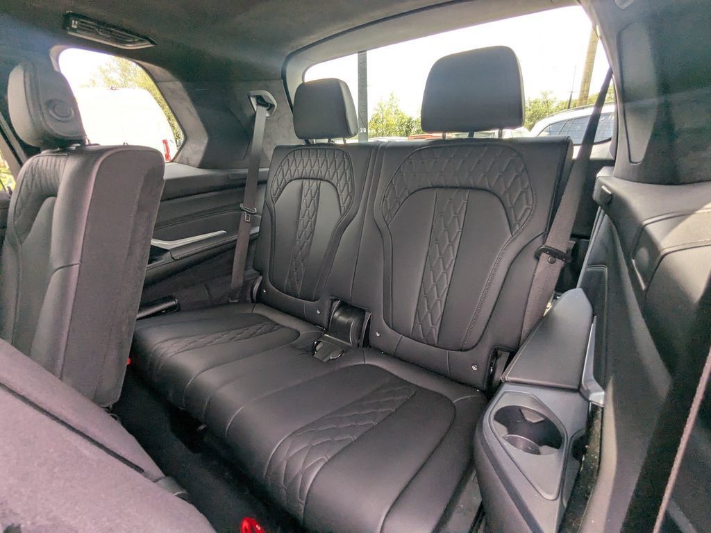 Used 2026 BMW X7 M60i AWD/4WD image 30