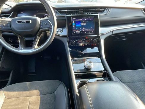 Used 2023 Jeep Grand Cherokee Altitude image 17