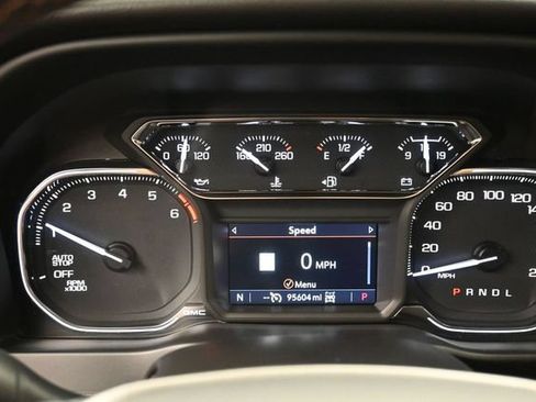 Used 2021 GMC Sierra 1500 AT4 w/ AT4 Value Package AWD/4WD image 9