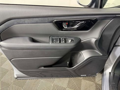 Certified 2025 Subaru Forester Limited AWD/4WD image 17