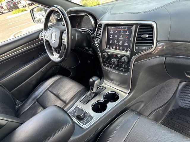 Used 2018 Jeep Grand Cherokee Overland AWD/4WD image 30