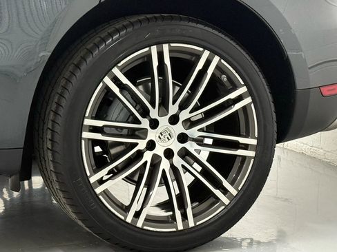 Used 2018 Porsche Macan S image 49