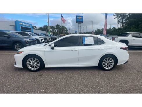 Used 2021 Toyota Camry LE FWD image 5