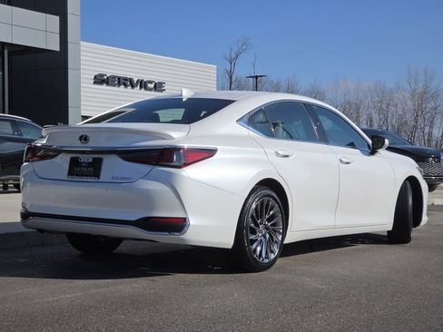 Certified 2025 Lexus ES 300h Ultra Luxury image 31